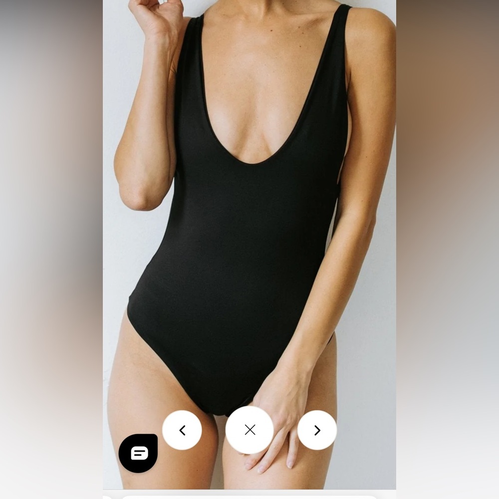 Londre Minimalist Blk one piece bathing suit NWOT